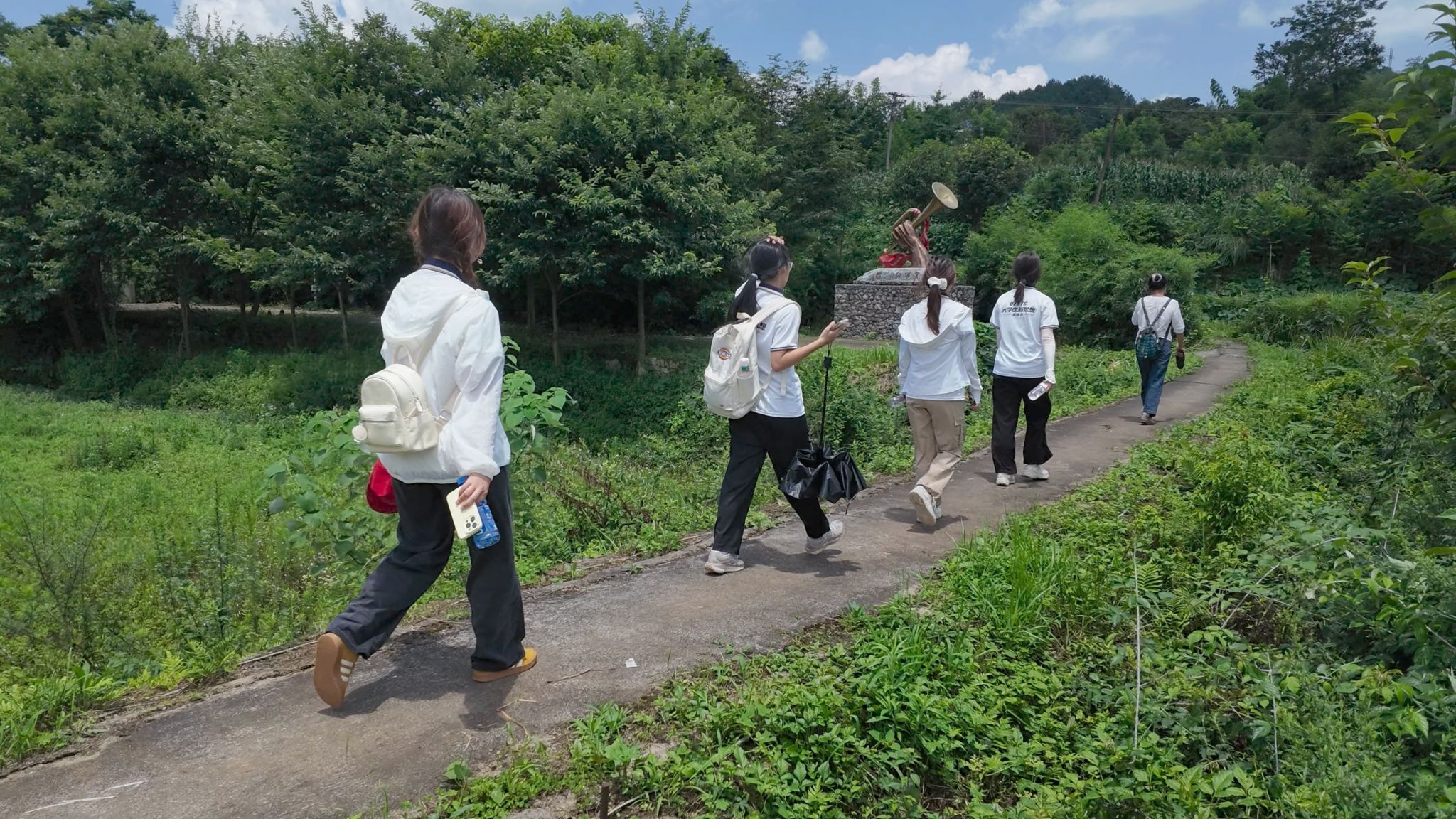 传承红色基因