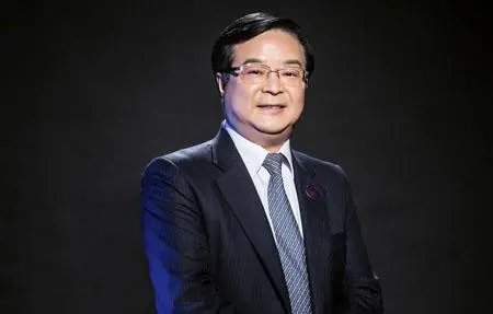 相聚在清水河校区主楼前